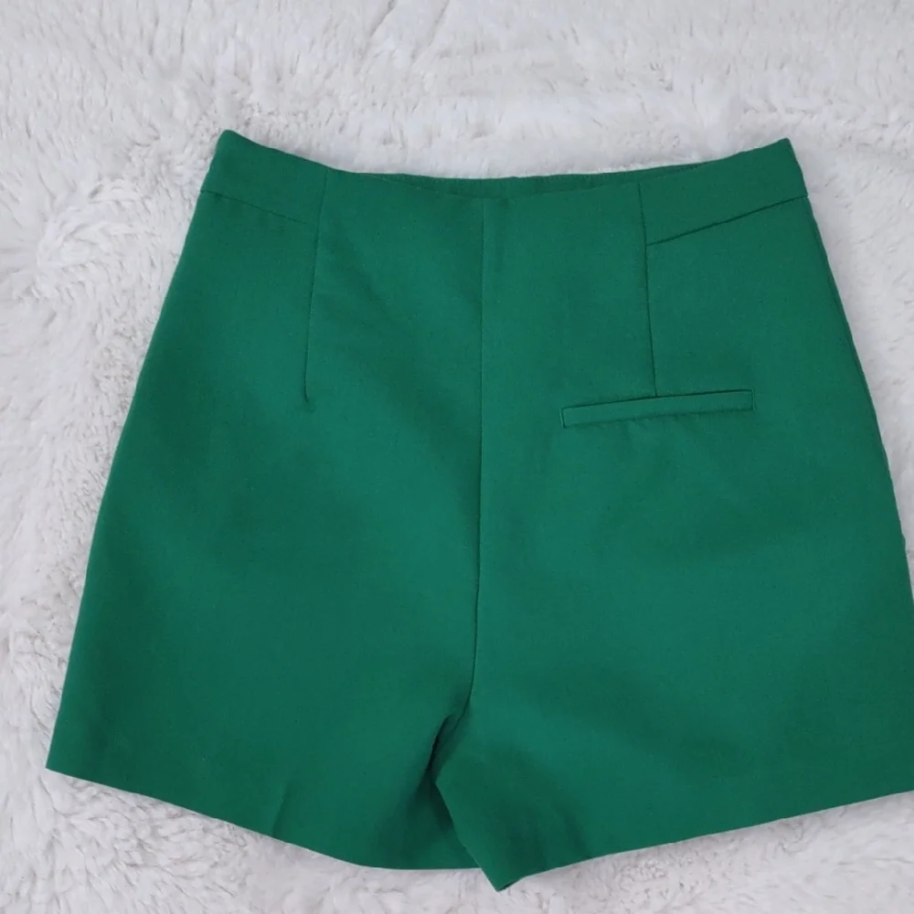 ZARA High Waisted Green Women's Shorts with Button Detail - Picture 14 of 16